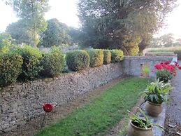 Le Manoir Aux Douves