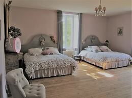 Le Manoir Aux Douves