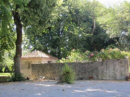 Le Manoir Aux Douves