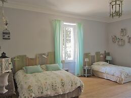 Le Manoir Aux Douves
