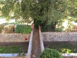 Le Manoir Aux Douves