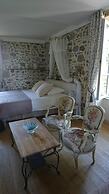 Le Manoir Aux Douves
