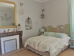 Le Manoir Aux Douves