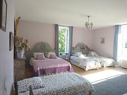 Le Manoir Aux Douves