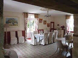 Le Manoir Aux Douves