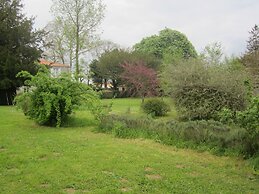 Le Manoir Aux Douves