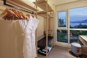 Hilton Dalian Golden Pebble Beach Resort