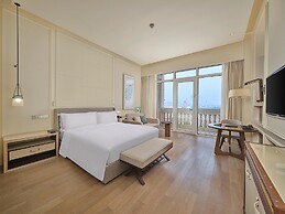 Hilton Dalian Golden Pebble Beach Resort