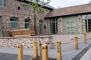 England's Gate and Coachhouse