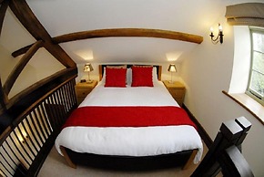 England's Gate and Coachhouse