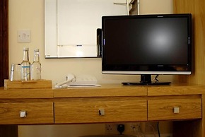 England's Gate and Coachhouse