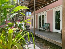 Dolphins Beach House - Hostel