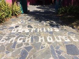 Dolphins Beach House - Hostel