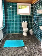 Dolphins Beach House - Hostel