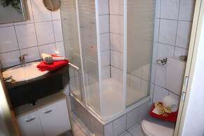 Cozy Apartment with Roof Terrace