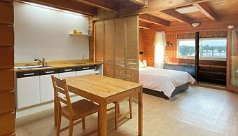 Breakfast at Tiffany's Pension