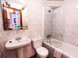 Hotel Las Palmeras by Vivere Stays