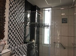 Home & Teak Homestay