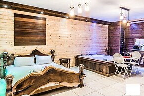Country Suites with Jaccuzzi & Pool
