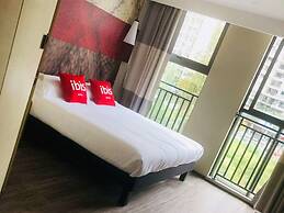 ibis Chengdu East Railway Station Hotel