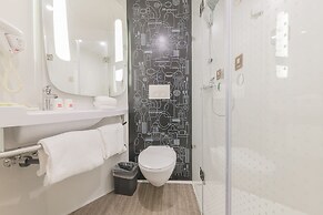 ibis Chengdu East Railway Station Hotel