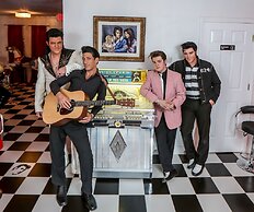 Presley's Penthouse 2BR Branson Resort Condo