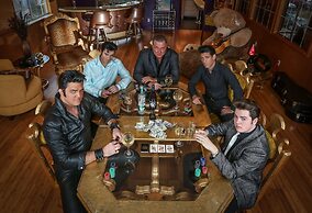 Presley's Penthouse 2BR Branson Resort Condo