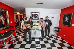 Presley's Penthouse 2BR Branson Resort Condo