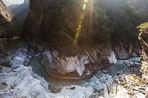 Crossing The Rainbow Bridge B&B
