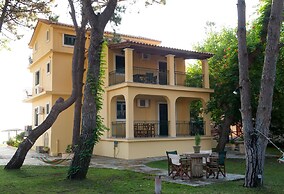 Zarkadis Beach Apartments