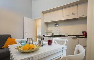 Iris Apartments by Mmega