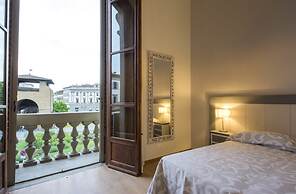 Iris Apartments by Mmega