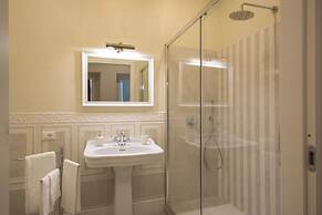 Iris Apartments by Mmega