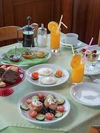 Petritos Rooms and Studios