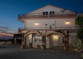 Petritos Rooms and Studios