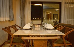 The Streamliner Hotel Apartment