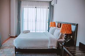 The Streamliner Hotel Apartment