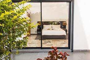 The Streamliner Hotel Apartment