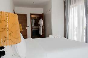 The Streamliner Hotel Apartment