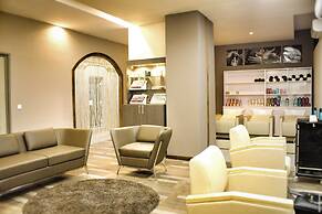 The Streamliner Hotel Apartment