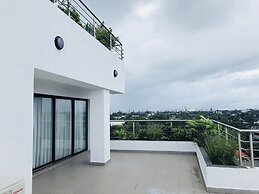 The Streamliner Hotel Apartment