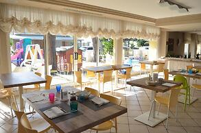 Family Hotel Pinetina Mare