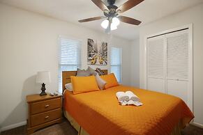 Tampa Bay- Large Pool home- Private Heated Pool!