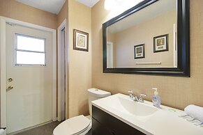 Tampa Bay- Large Pool home- Private Heated Pool!