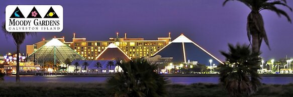 Casa del Mar On The Seawall