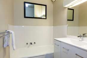 Summit 11 - Fabulous views and location