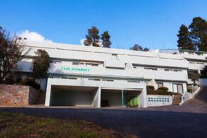 Summit 11 - Fabulous views and location