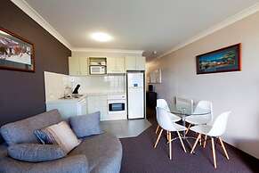 Horizons 414 - Lake Jindabyne Waterfront