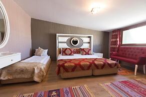 Queens Land Istanbul