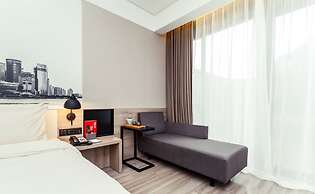 Atour Hotel Pudong Airport